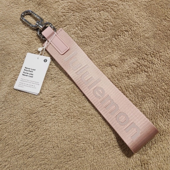 LULULEMON NEVER LOST KEYCHAIN - Picture 1 of 2